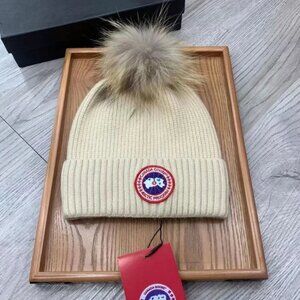 Canada Goose Tan Knit Beanie Unisex Winter Ski Cap Canada Goose Arctic Disc Toque Tan Heather Hat Unisex | eBay main image 3